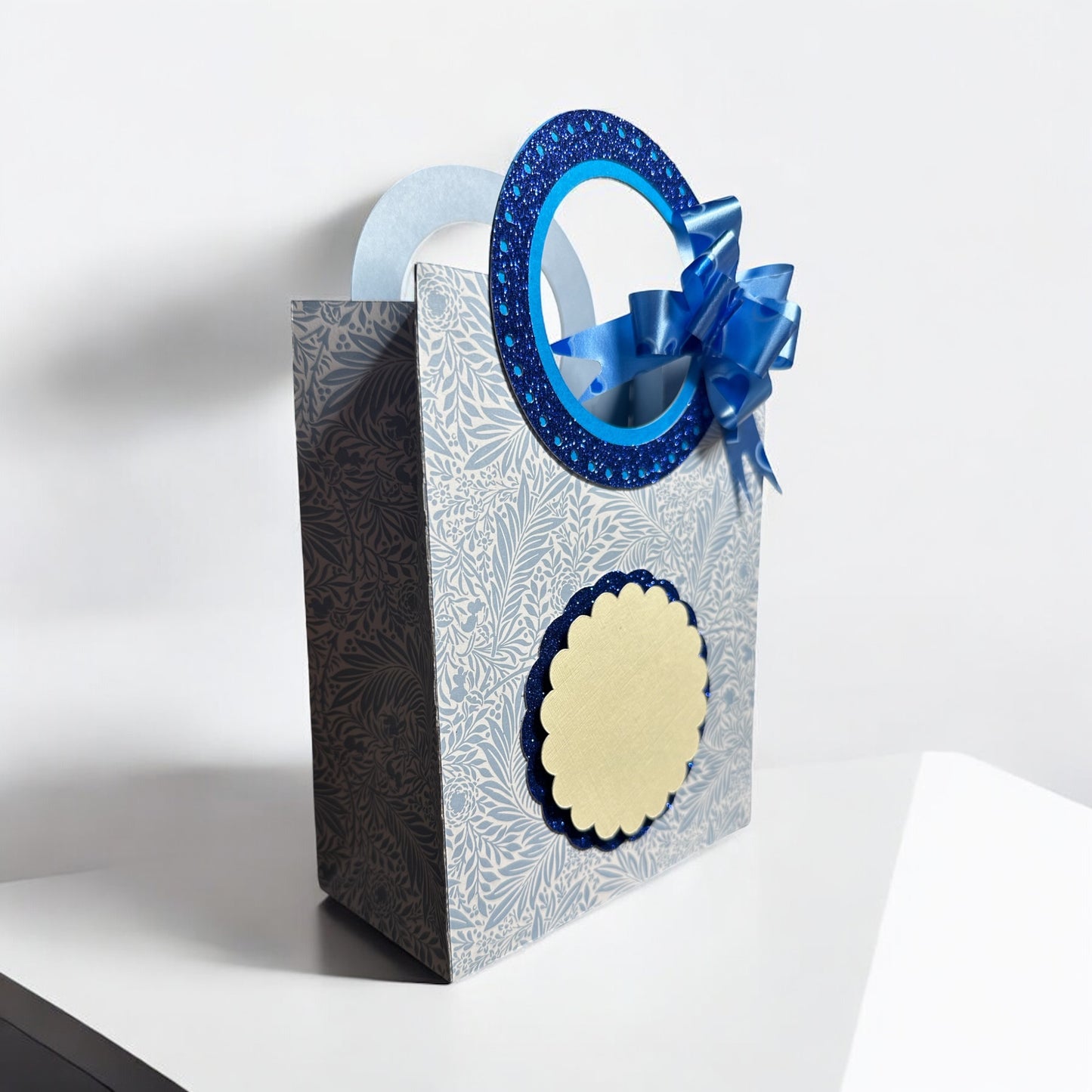 Ring handle gift bag