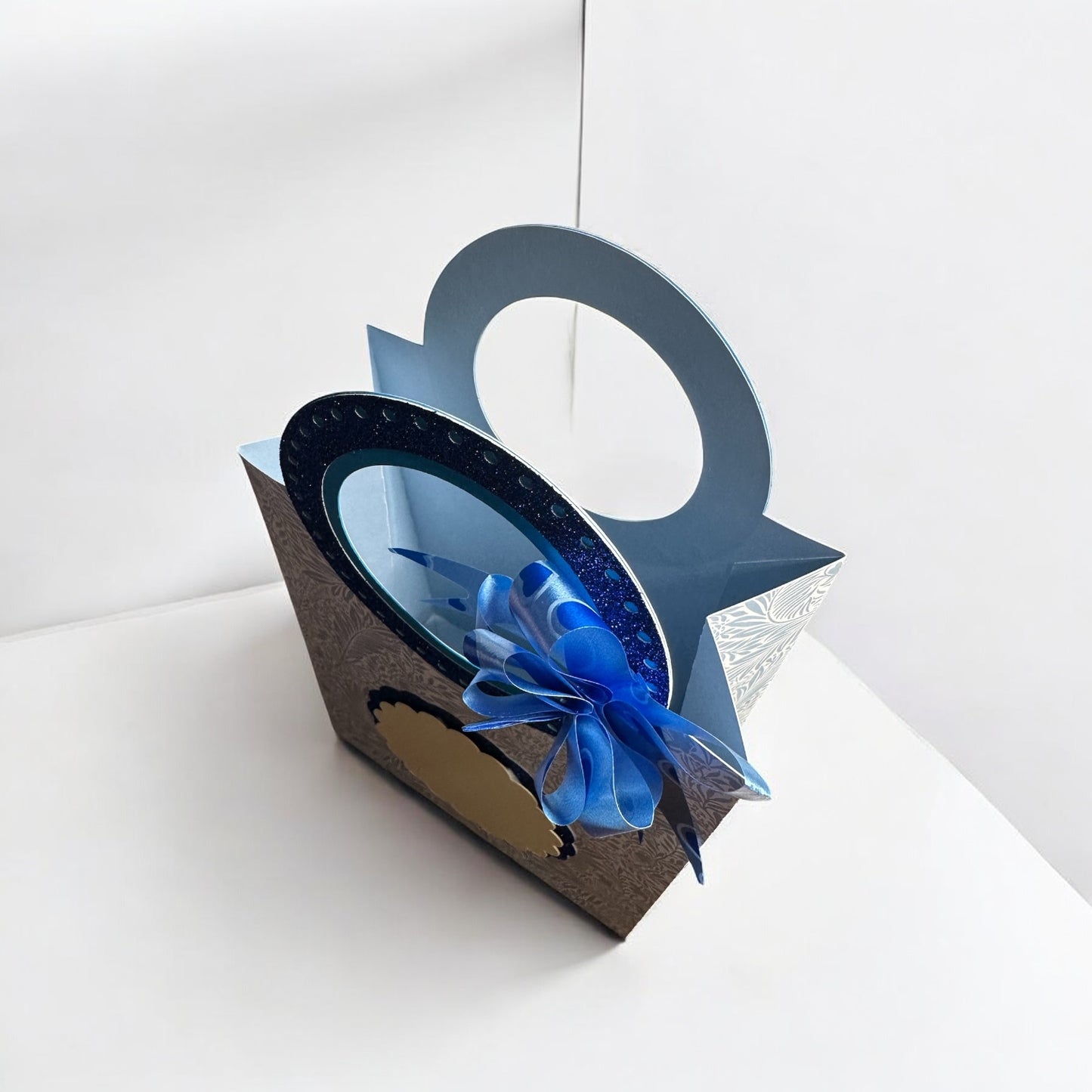 Ring handle gift bag